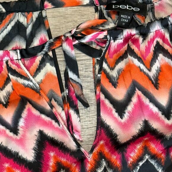 Bebe Boho Chic Tunic Blouse M Bell Sleeve Cold Shoulder Zigzag Chain Fringe Belt - Picture 5 of 9